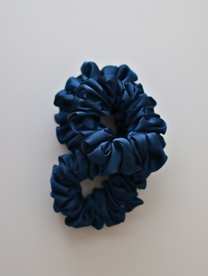 WAVY BLUE SCRUNCHIE