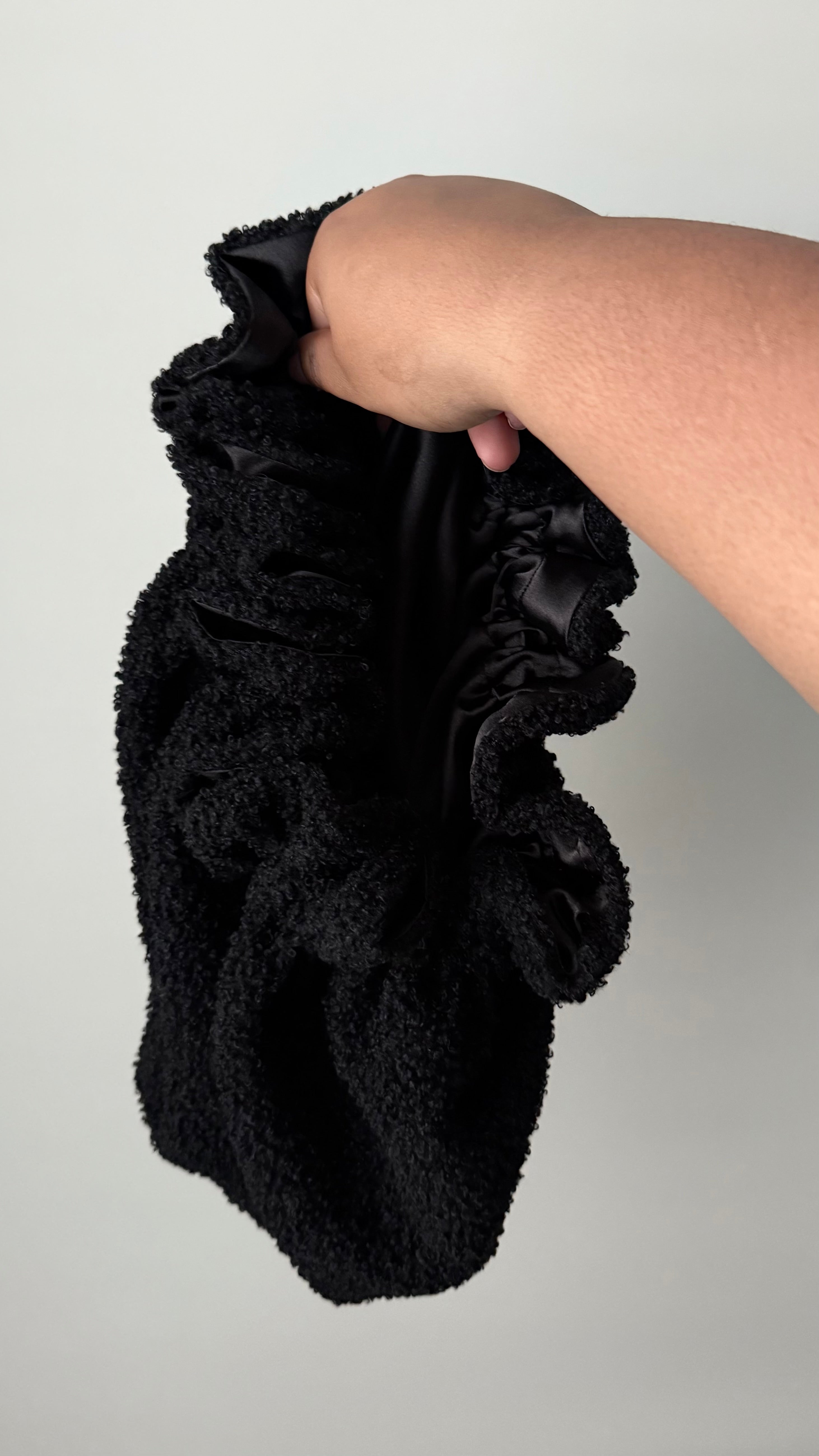 Onyx Teddy Ruffle Bonnet